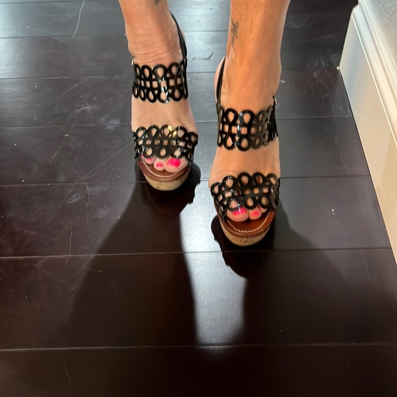 Tory Burch Black Patent Wedges - Picture 1 of 7